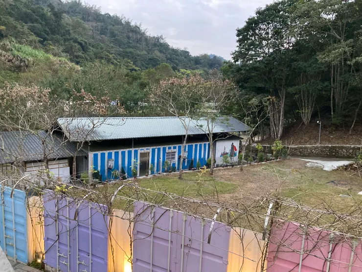 在攝手座營區外也有別的露營區緊鄰著