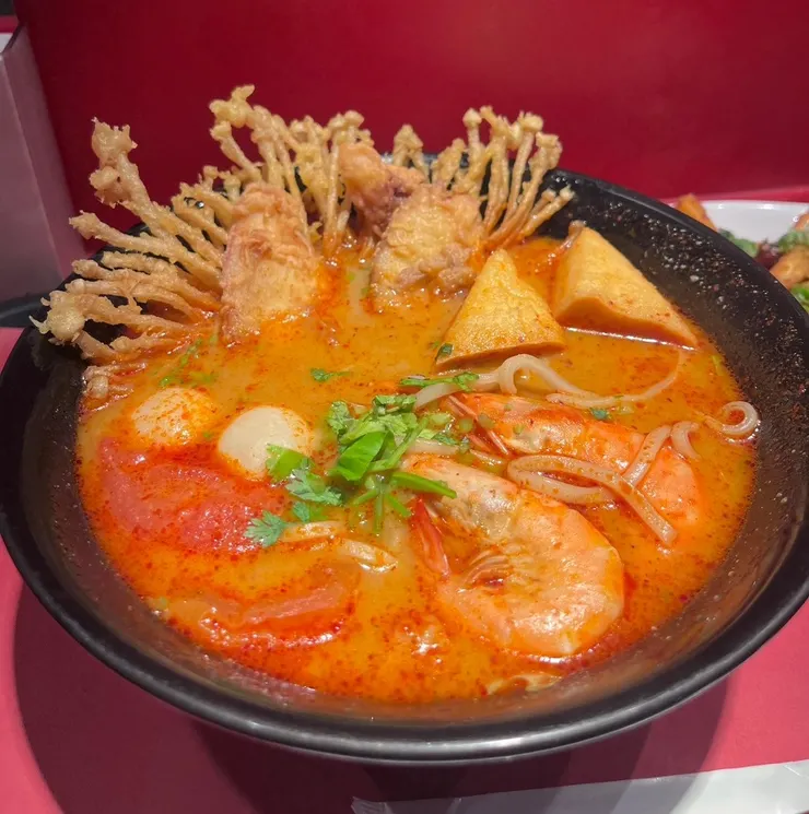 酸辣海鮮麵 285元