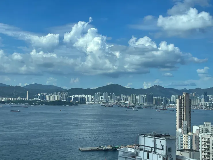 本週到港島西區工作。望向對岸，是昴船洲和西九龍一帶。（作者拍攝）