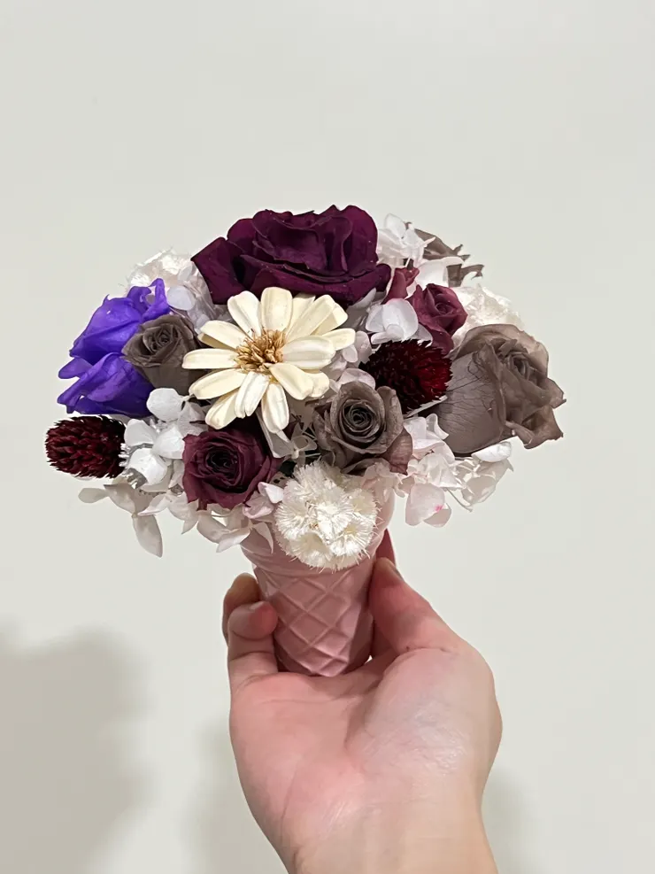 很喜歡甜筒🍦有買對盆器呢!