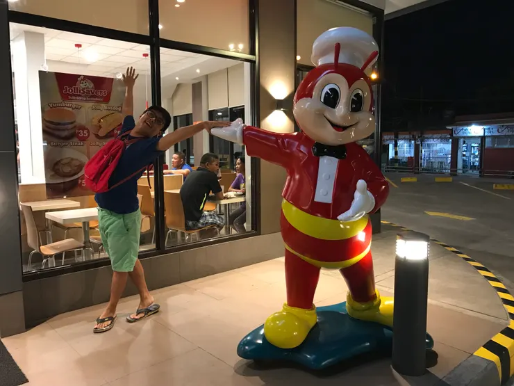 始於 1975 年的Jollibee是菲律賓文化與情感的代表