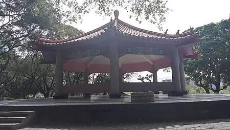[新北旅遊]中和區員山公園、員山遊逸之丘，小孩放電、大人廟宇