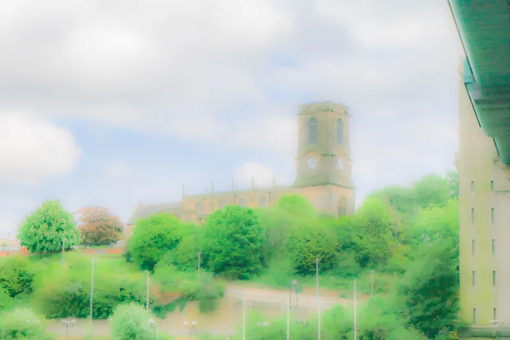 河畔高處的城堡一景