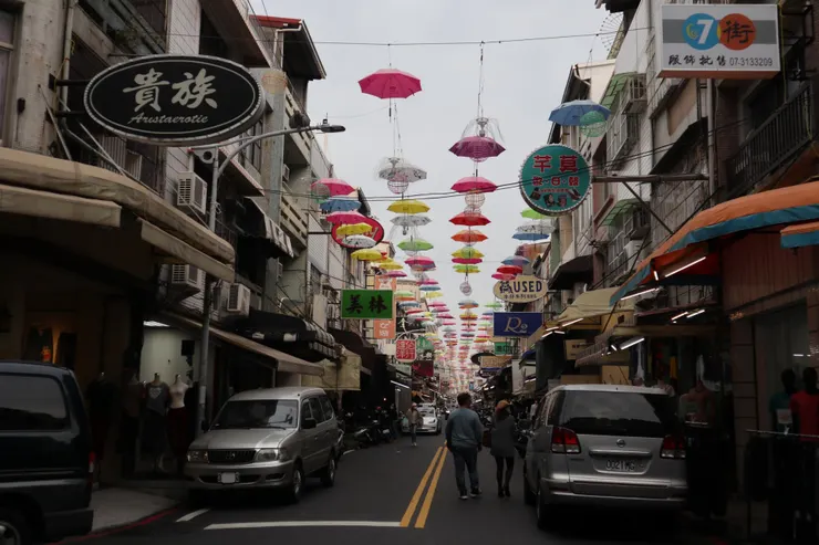 從安寧街最末端望向站西街方向