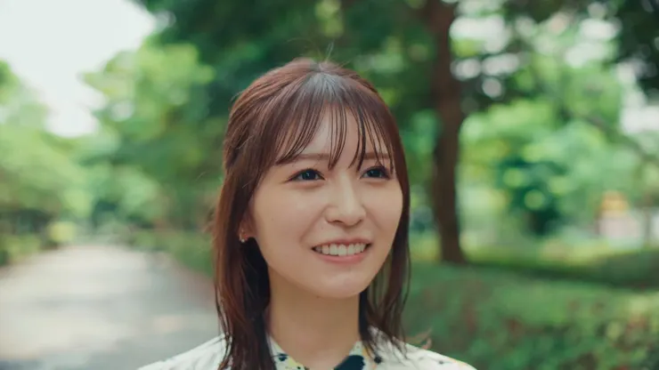 八重真誠和善的笑容是如此純淨溫暖