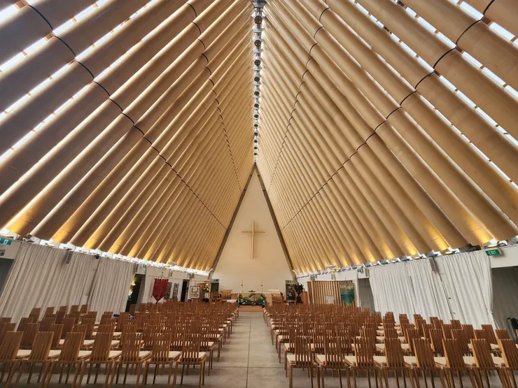 紙教堂內部 / 可能我一早到，教堂才剛開門，裡面一個人也沒有