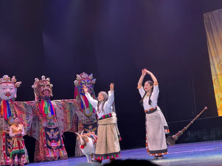 老阿媽在眾神的加持下，靈魂得到昇華