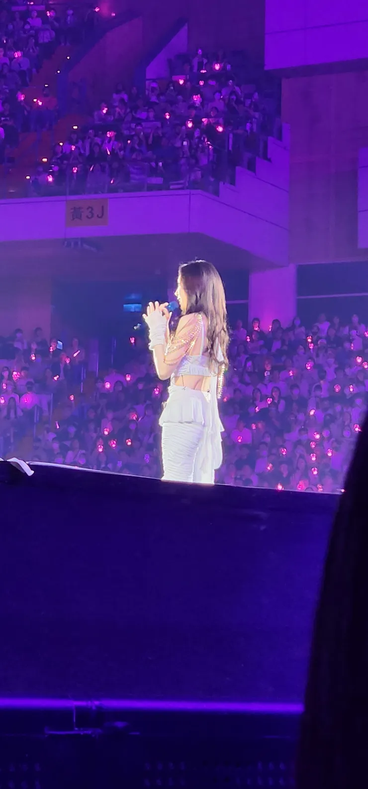 我們座位望向延伸舞台的視角（圖/我朋友豪太）