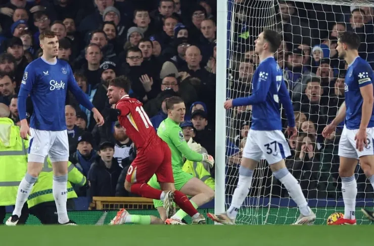 麥卡里士打門前頂入助利物浦追和1:1