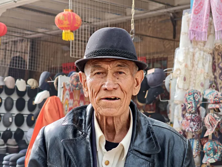 熱情的紳士老爺爺：「拍我，我準備好了！拍我！拍我！拍我！Come on！」