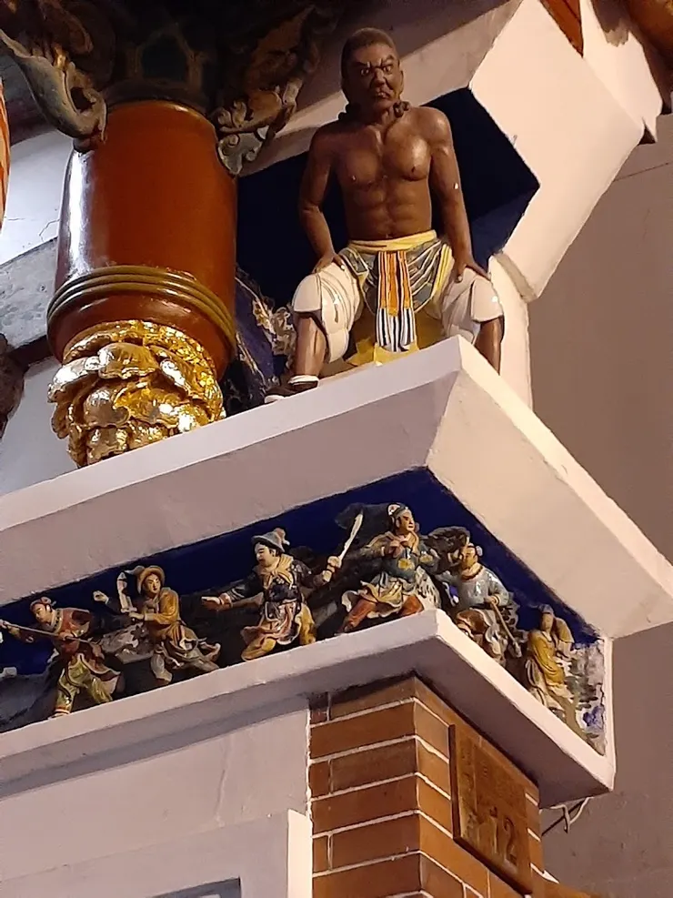 頂樑雕像與浮雕藝術(圖片截圖於網路)