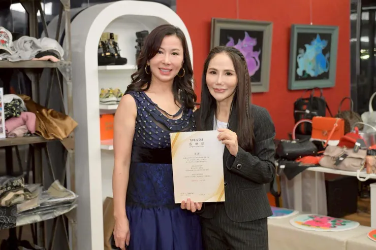 左：邢渼淇 右：社團法人拾一協會胡曉菁牧師（照片提供：T&T平台創辦人邢渼淇）