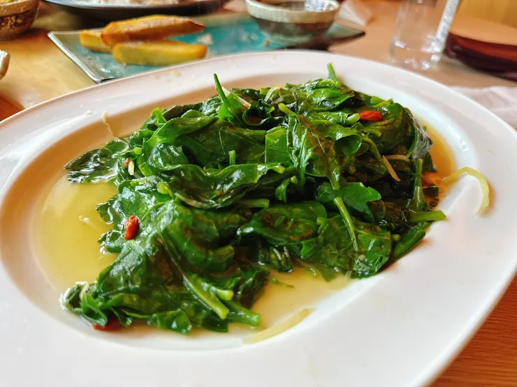 當季時蔬 $200/份 - 今日的時蔬是皇宮菜，口感很好炒得十分好吃且帶有一股清香，推推