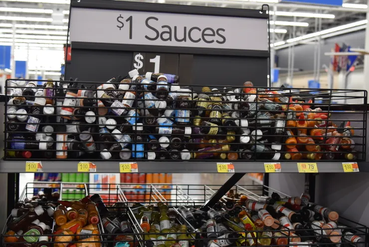 很多小罐的調味料，第一次看到！除了好適合旅行使用之外，也好適合想要嘗鮮，但卻常常買了用不完的小家庭。