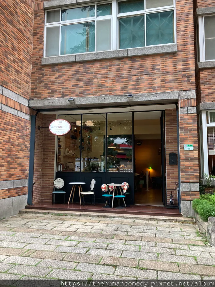 1975 Antique's Cafe Tea Room｜門口