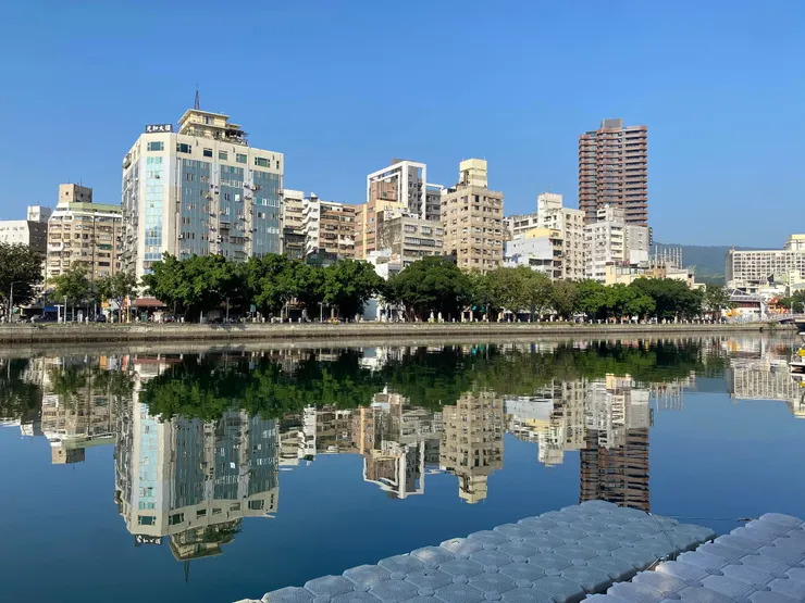 愛河美得令人屏息，終於明白朋友為什麼想買一棟在愛河旁的房子