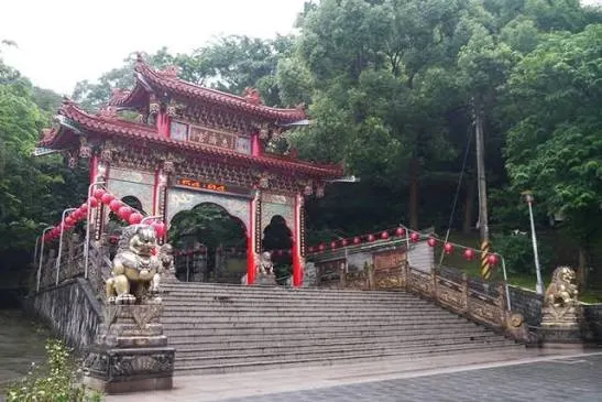 莊嚴肅穆的山城牌樓（圖片截圖於網路）