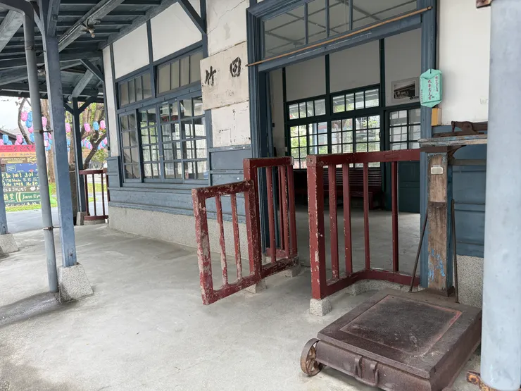 古早的月台出入口