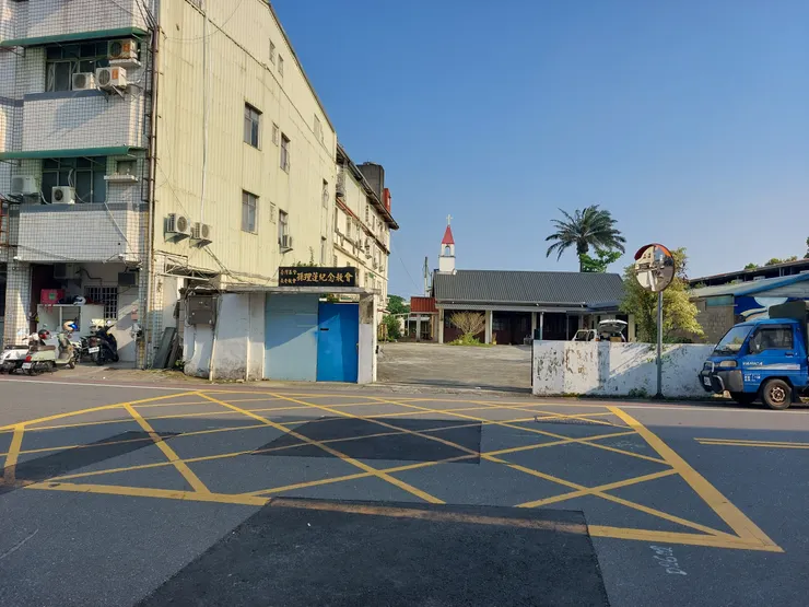 位於路沖的教堂 / 林鴻鈞@並木居