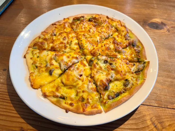 青醬燻雞八吋披薩   329元