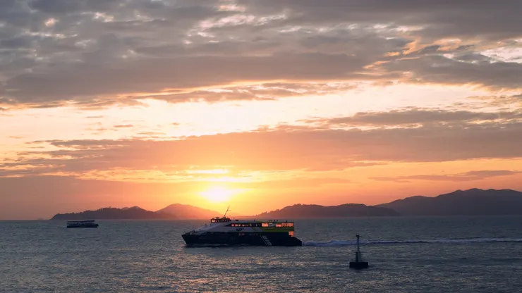 島上供外界主要的交通船