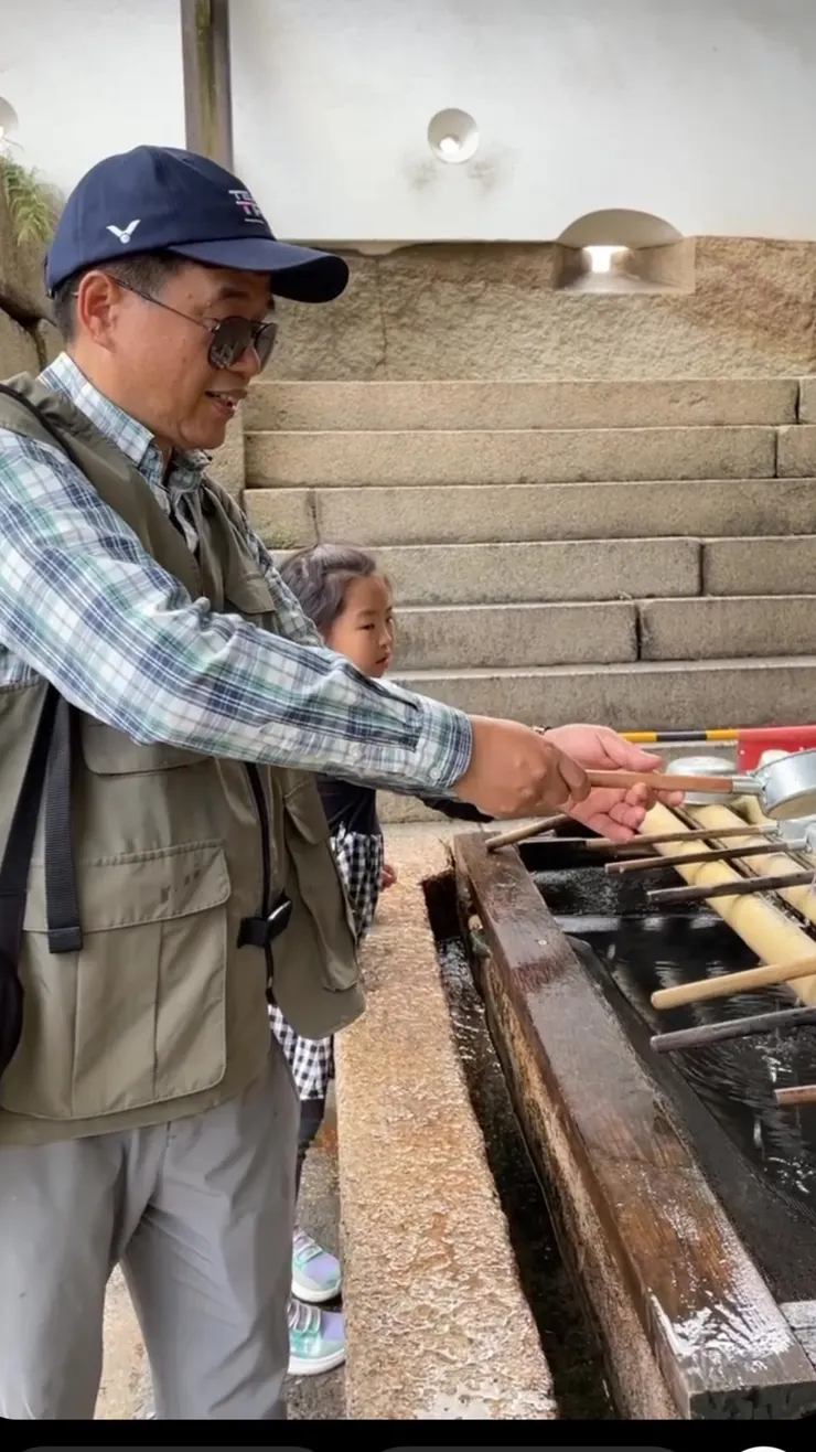 參拜前的手水舍儀式