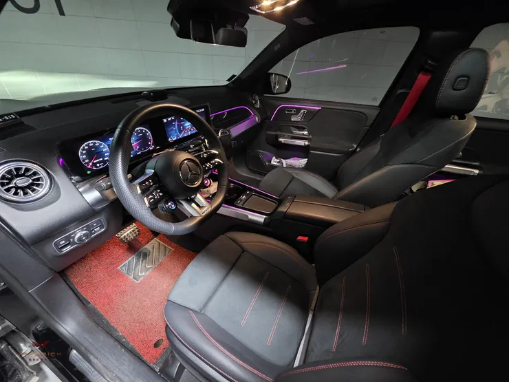2024 小改款 Mercedes-AMG GLB35 黑色版本庫存新進!僅行駛 5,900 公里、準新車等級,完整解析小改款亮點、配備與市場稀有性,預計兩週後抵台。