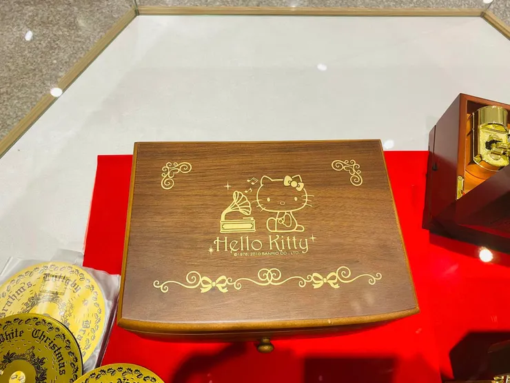 可以更換音樂的KITTY音樂盒