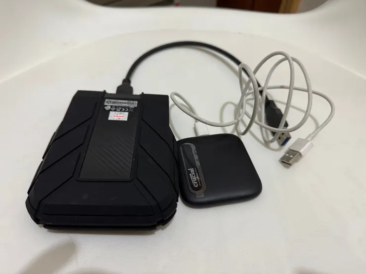 Micron Crucial X6 薄很多