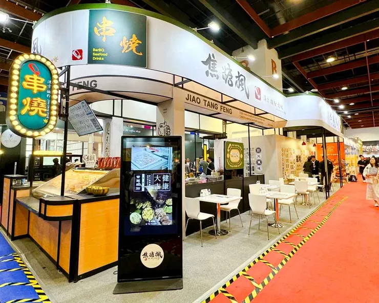 圖說:焦糖楓全台擁有近30間門市年營收突破2億,展現品牌實力,於2025台北國際連鎖加盟大展-春季展,推出小資超值優惠方案,輕鬆一圓創業夢(資料來源:焦糖楓)