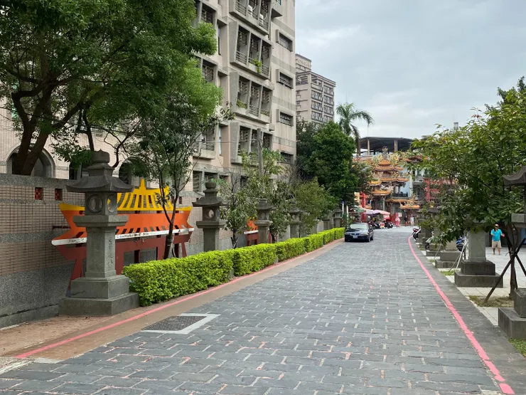 地藏庵參道上的石燈籠