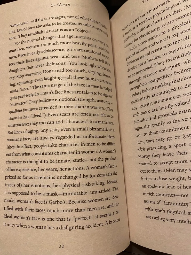 覺得這段讓我感觸很深，在講的是女性臉上的皺紋和男性臉上的差別。