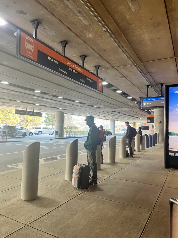 Logan Express站牌