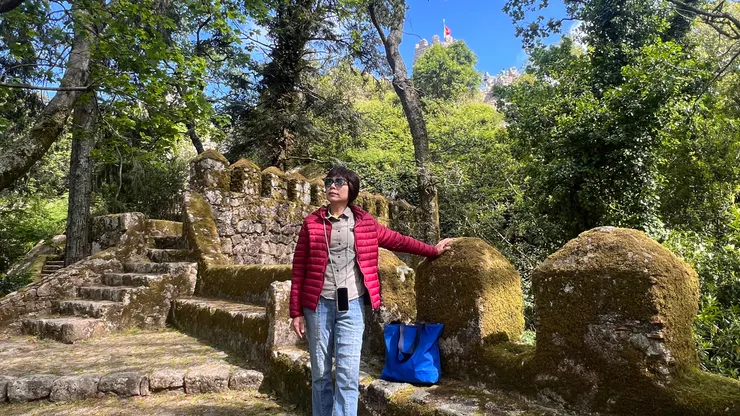還在林蔭中，爬到葡萄牙國旗的地方就沒遮蔭了。