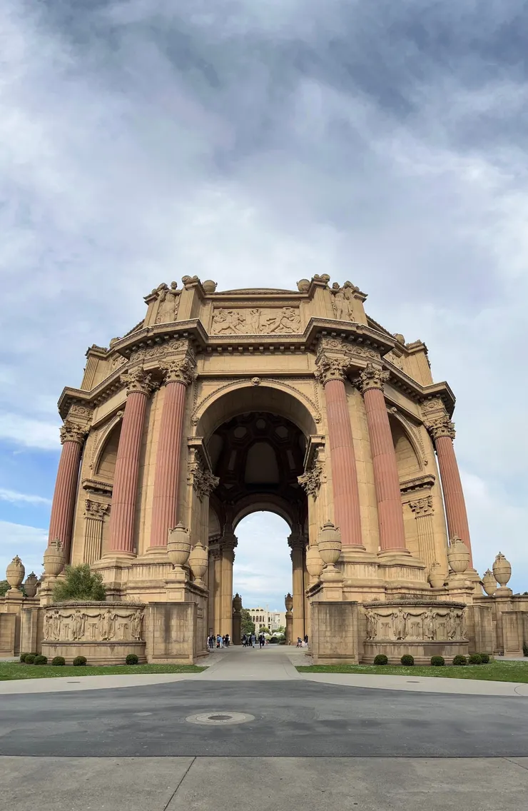 實際走訪覺得很壯觀,很適合休閒散步走走