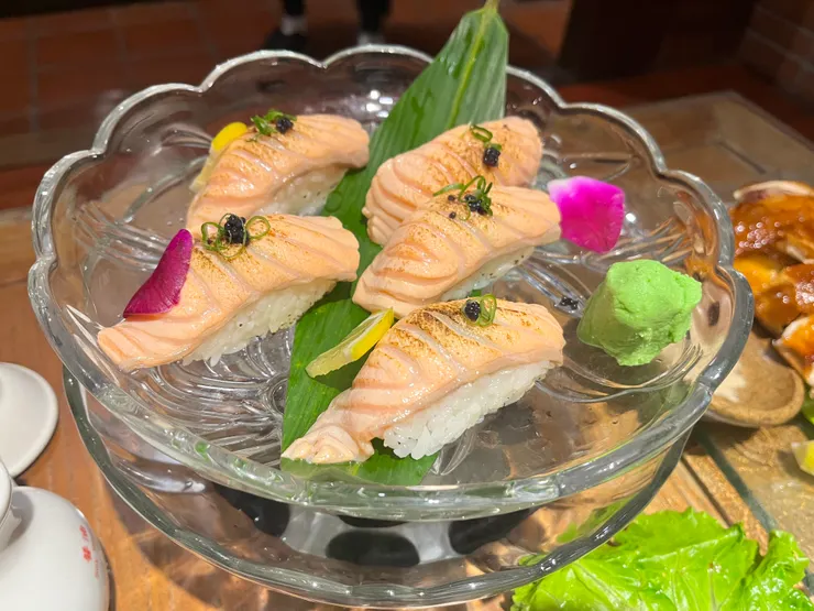 炙燒鮭魚握壽司