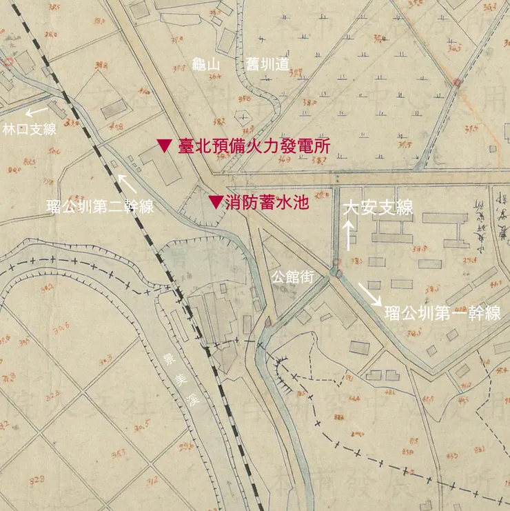 1922年地形測量原圖可見緊鄰台北備用火力發電所旁,有一個方形的蓄水池。位在現在圓環的位置上
