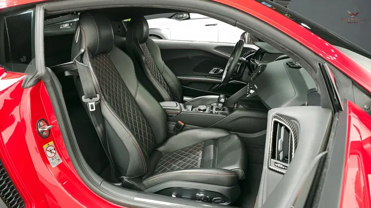 Audi R8 Performance外匯車內裝