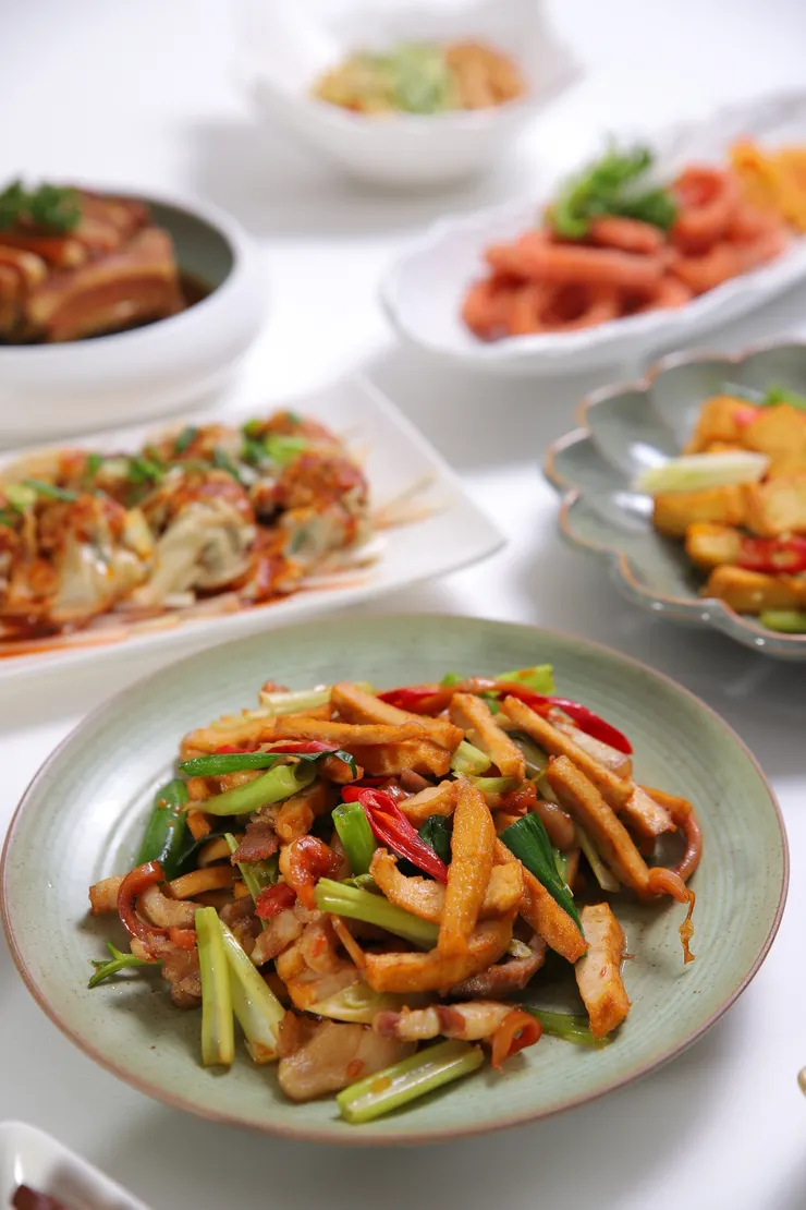 《客家餐廳經典但挑戰性高的客家小炒》
