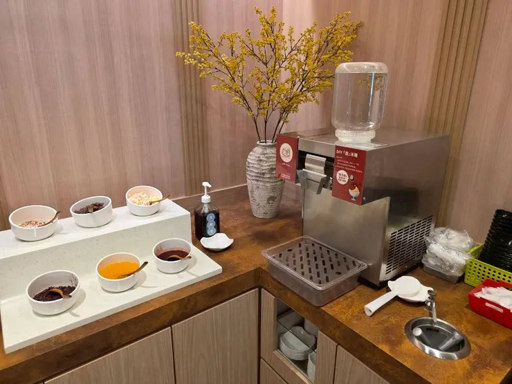 DIY剉冰機。好好鍋最大的特色，配料還有芒果啵啵!!，肯定要給它裝好裝滿。