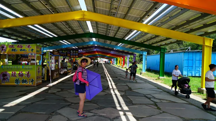 大熱天有遮陽棚也不錯BUT有點粗糙