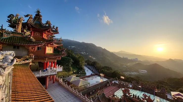 建築與無敵山景（圖片截圖於網路）