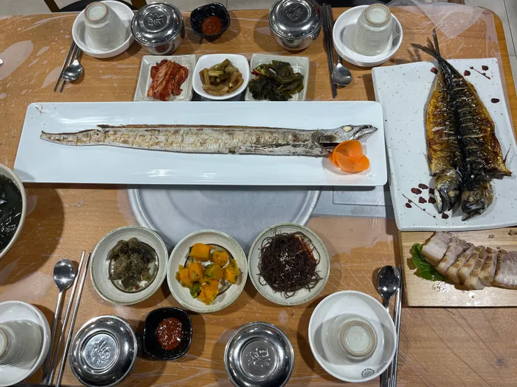 整條白帶魚共四人吃，份量相當飽足