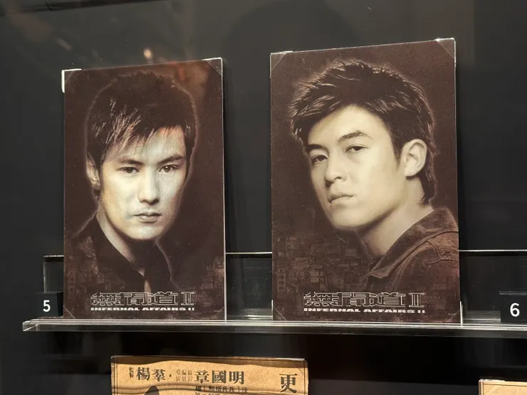 這套明信片,從一邊看是余文樂及陳冠希