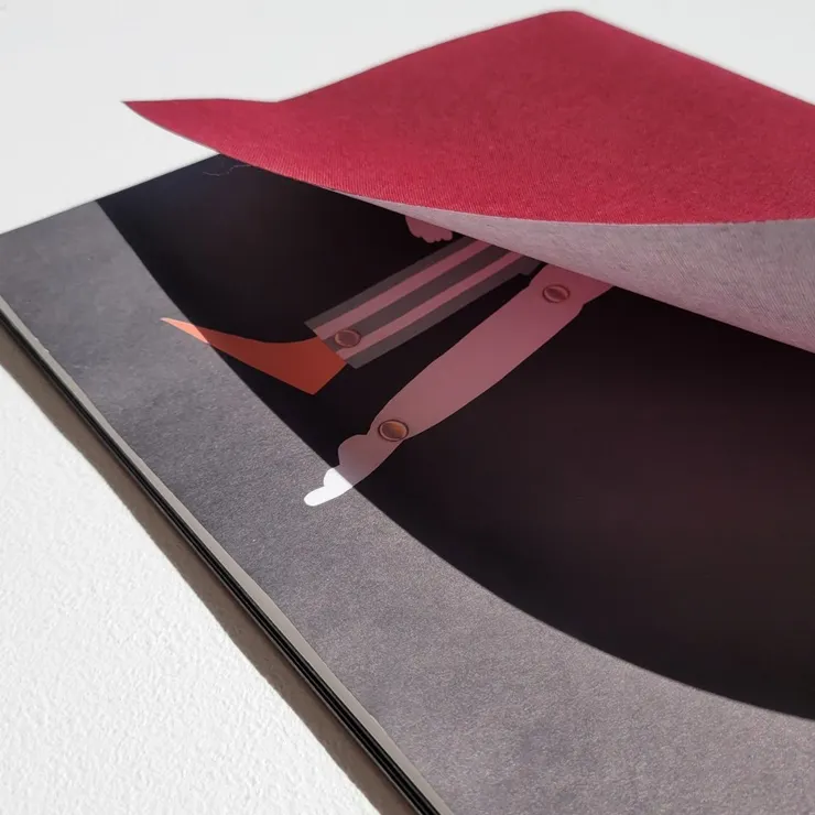 不裱上紙版的書封，是為了還原舞台布幕