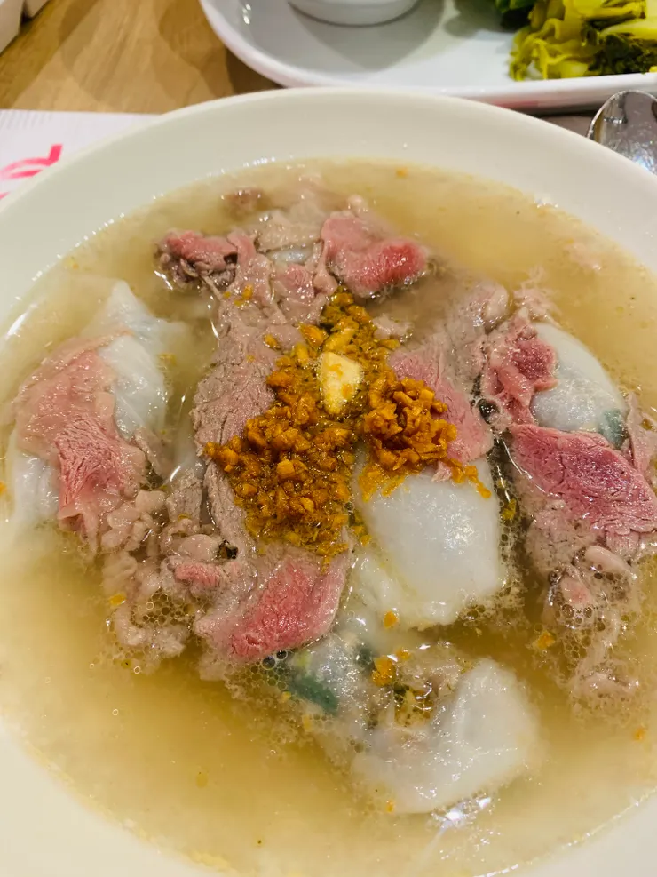 Central Embassy地下街和牛餛飩清湯~和牛好吃、餛飩好吃、連湯都好喝。