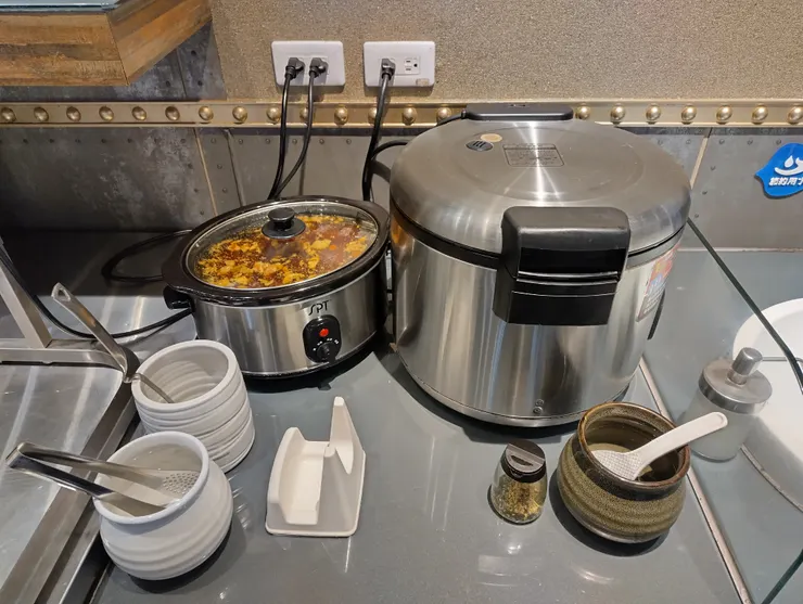 肉燥 & 白飯 有香鬆可以加