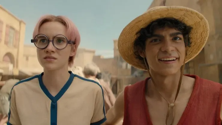 克比（左）被魯夫拯救獲得自由後，一度感到茫然，不知道自己能做什麼。（圖／Netflix《航海王》）