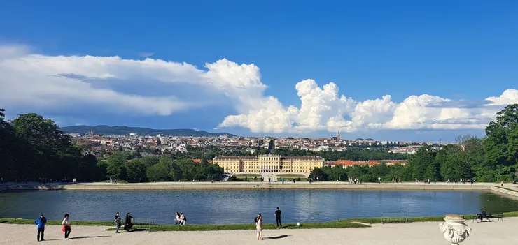 遠處可以看到維也納市景