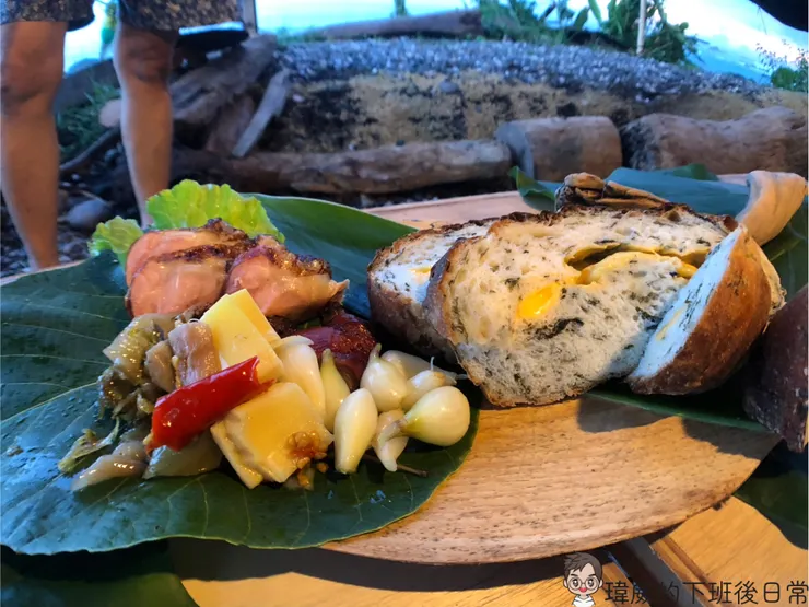 手工麵包搭配豬腱肉真的讓我們非常的經艷 甚至不愛吃麵包的我竟然可以全部嗑光